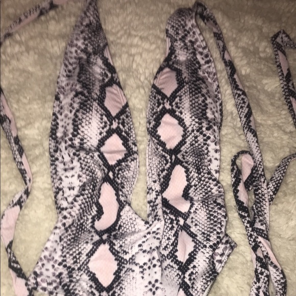 Snakeskin bathing suit - Picture 2 of 5